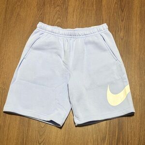 🔥🔥🔥Nike Blue Athletic Shorts with White Swoosh Size: Medium🔥🔥🔥